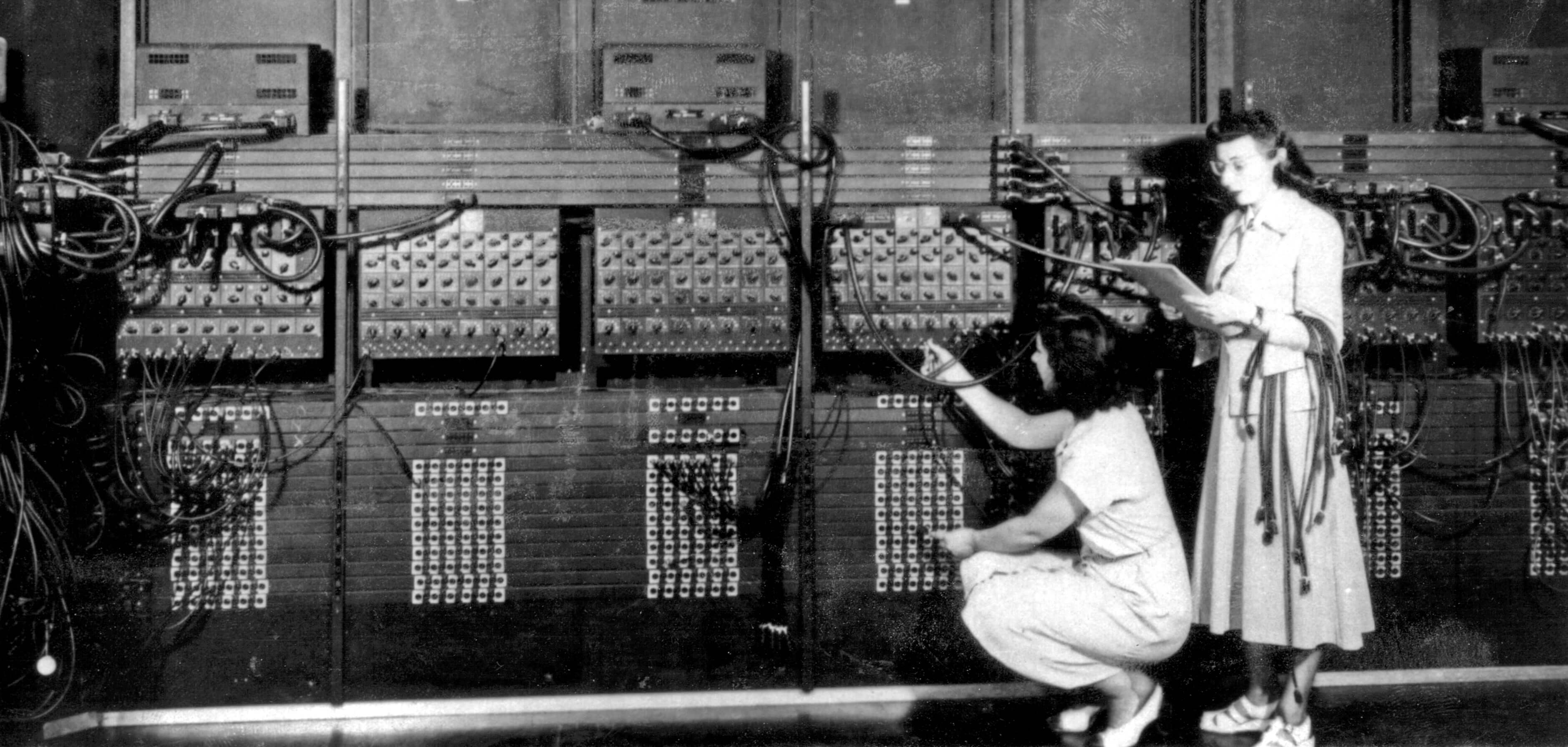 Eniac в каком году он создан. Компьютер ЭНИАК 1946. Первый компьютер ЭНИАК 1946. ЭНИАК 1945. Eniac компьютер 1946 год.